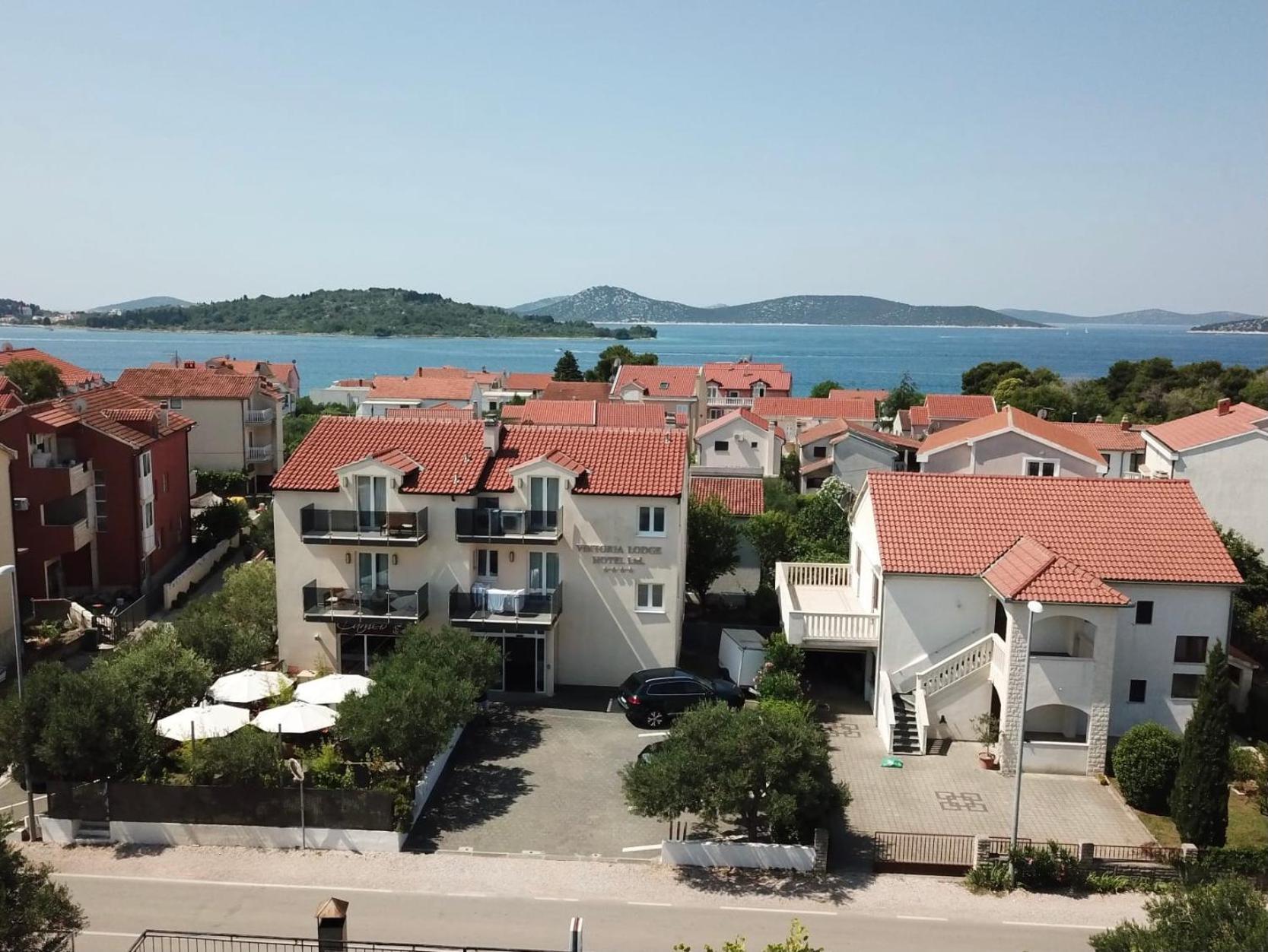 Viktoria Lodge Bed And Breakfast Vodice Exterior photo